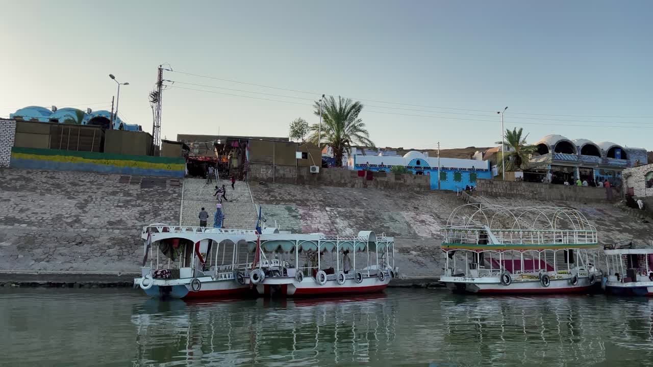 Asvan yakınlarındaki Nil Nehri kıyısında yer alan Renkli Nubya Köyü
