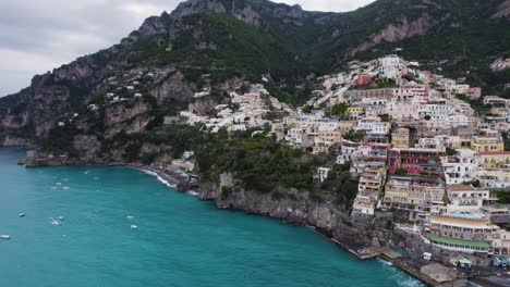 Beautiful-Positano-with-Houses-on-Hills,-Coast-in-Campania,-Italy