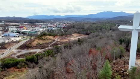 cross-overlooking-pigeon-forge-tennessee