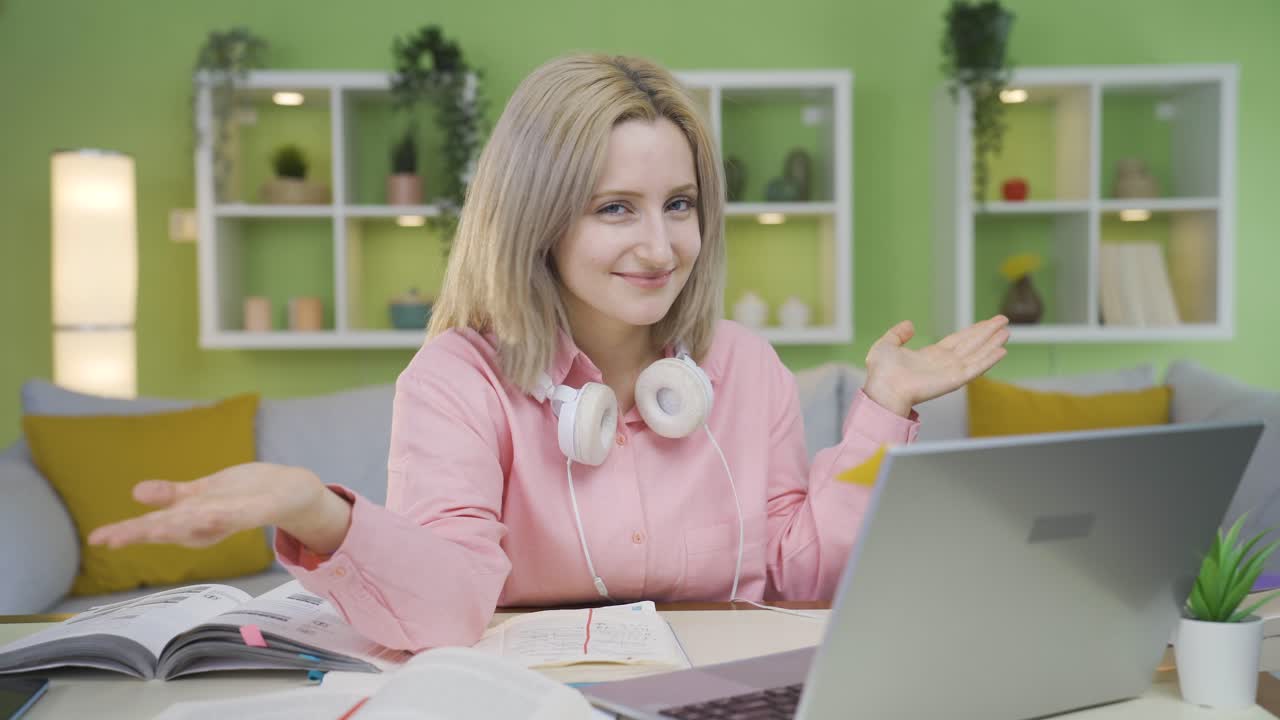 University girl who loves to read, positive gesture.