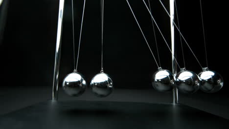 movimiento perpetuo de la cuna de newton
