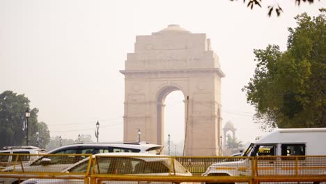 Seitenaufnahme-Des-India-Gate-Delhi,-Indien