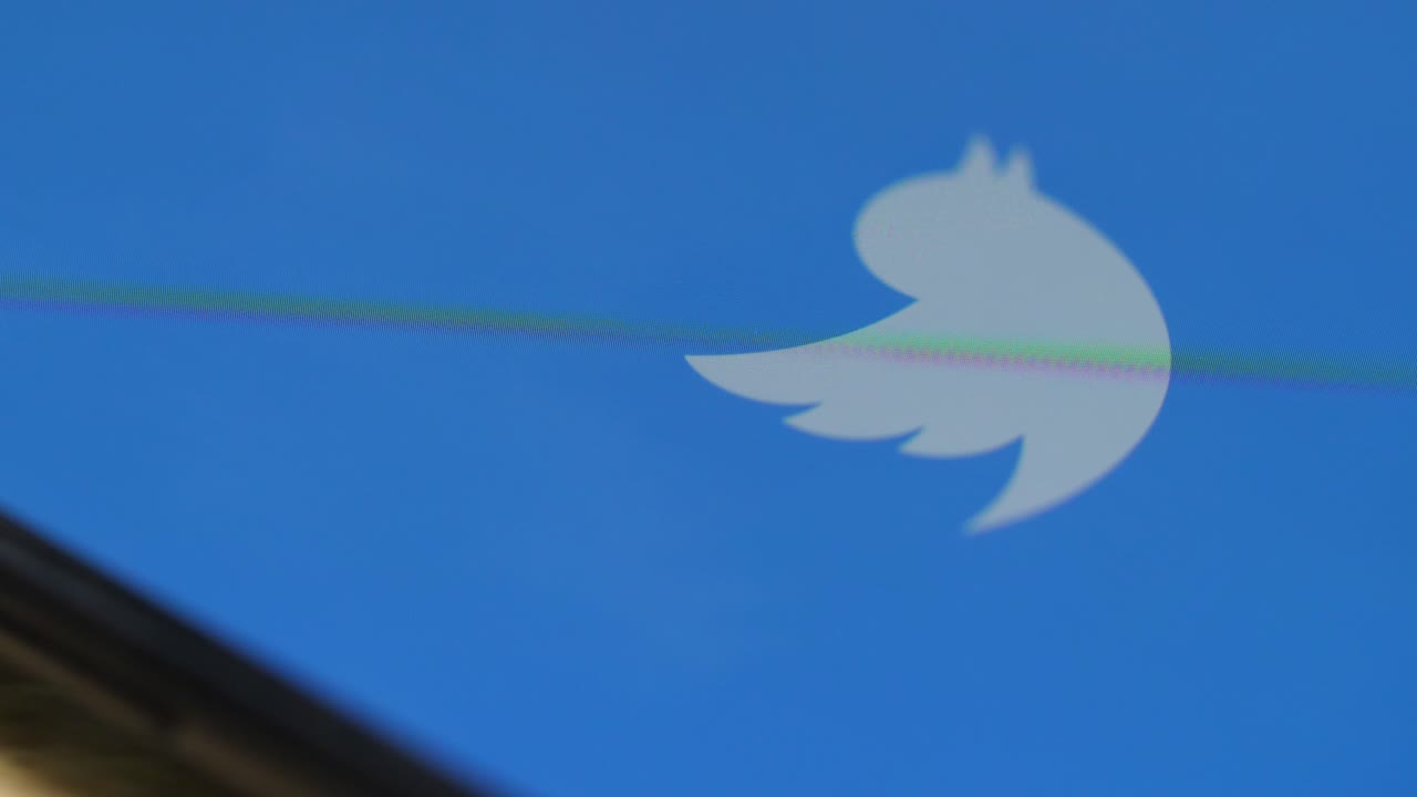 teléfono móvil con aplicaciones de redes sociales