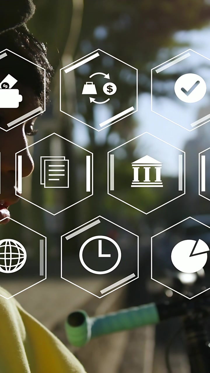 Video vertical: Hombre adulto junto a una bicicleta, al inicio superponiendo iconos hexagonales de finanzas mostrando información de la cartera.