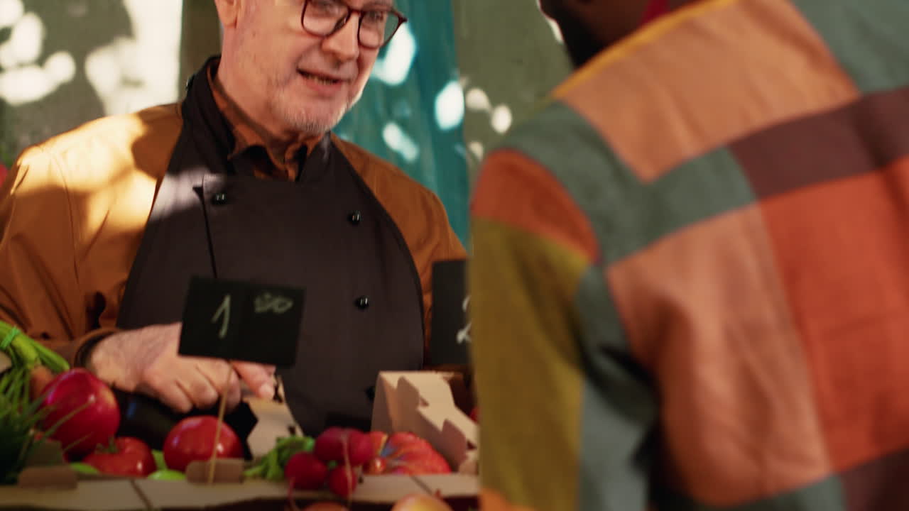 Man buying fruit at a farmers market