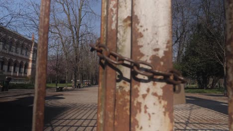 Outdoors-park-is-closed