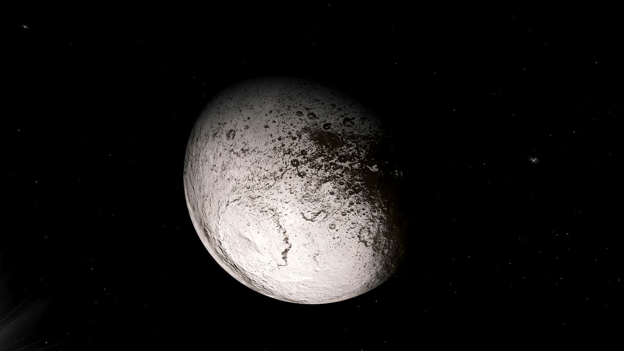 iapeto, la luna de saturno, girando en su propia órbita en el espacio exterior.