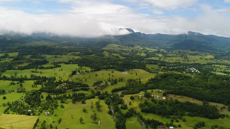 Toma-Aérea-Del-Paisaje-De-Byron