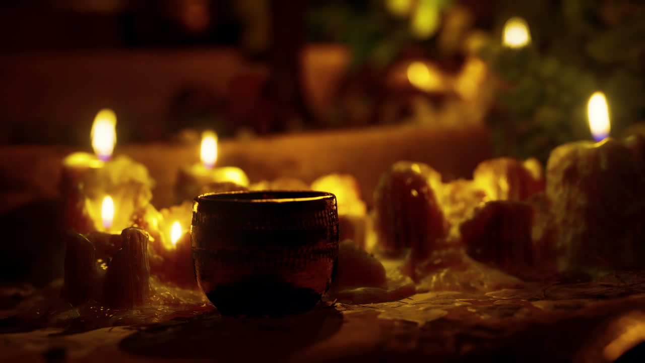 어둠 속에서 타는 양 초