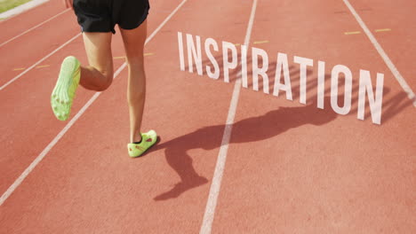 hombre atlético corriendo con la palabra inspiración en el suelo