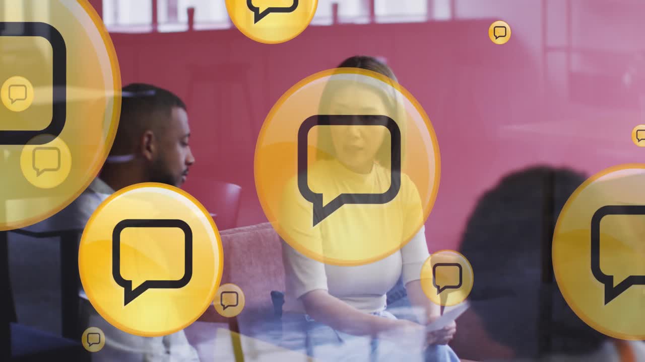 회의 중 다양한 사업가들에 대한 미디어 아이콘의 애니메이션