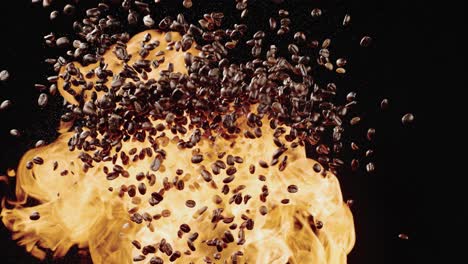 los granos de café y la llama se expanden en el aire