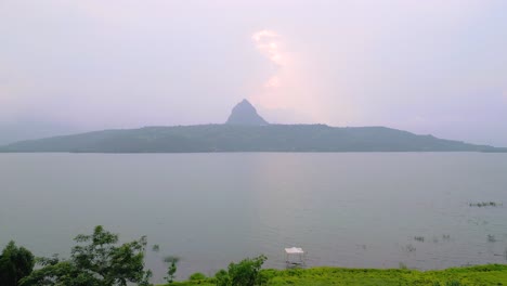 Vista-De-Mañana-A-Vista-De-Pájaro-Del-Lago-Pawana