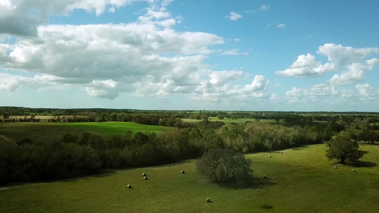 despliegue lento con una vista panorámica de la campiña de florida