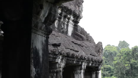 Angkor-Wat-Tempel,-Korridor,-Säulen,-Schwenk,-30-Bilder-Pro-Sekunde,-HD,-5-Sek