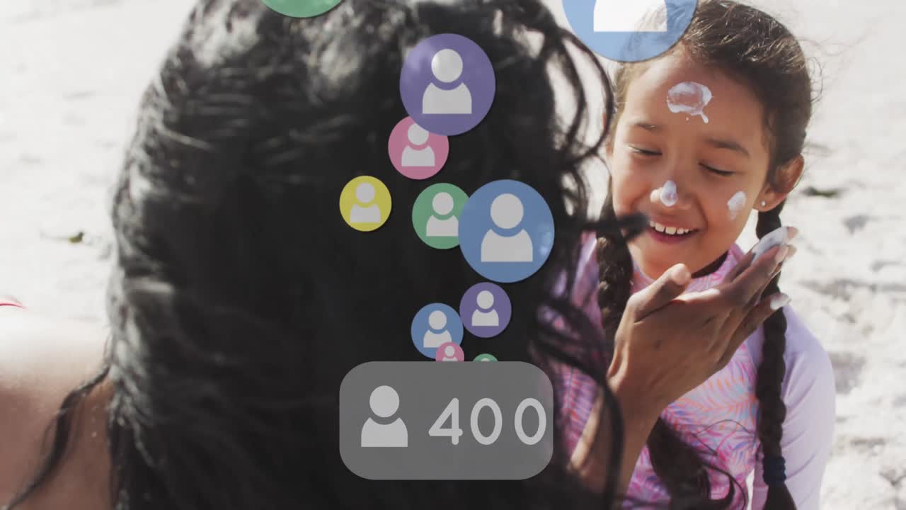 animación de perfiles crecientes sobre madre e hija biraciales jugando en la playa