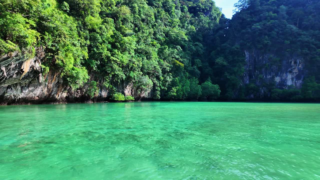 Laguna di Hong, mare delle Andamane color smeraldo nascosto in Thailandia, gita di un giorno a Krabi, Sud-est asiatico