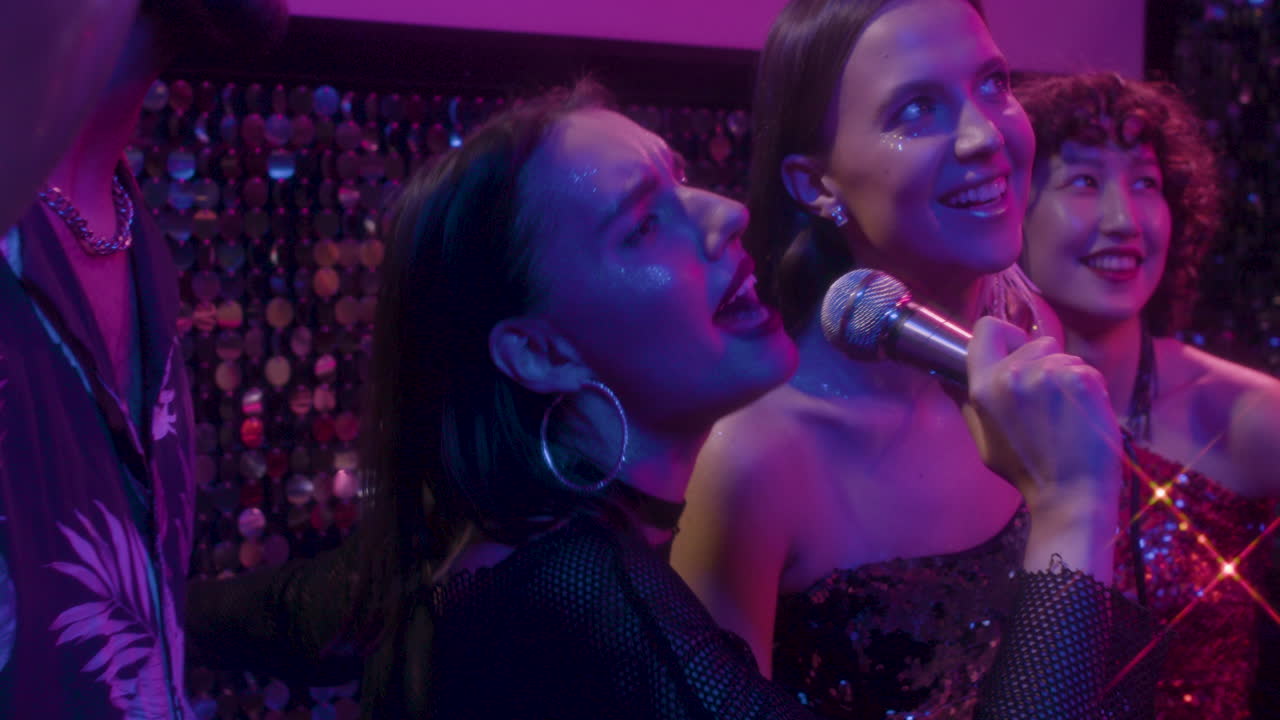 amigos en una fiesta