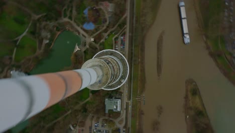 imágenes de drones fpv en mannheim en el fernmeldeturm