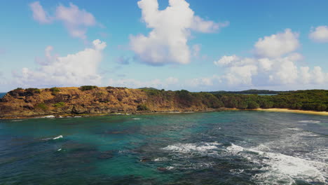 revelación lenta de una playa casi desierta en puerto rico