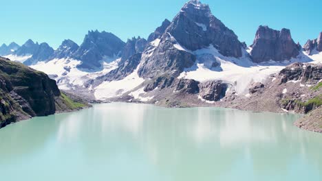 Lake-reflecting-mountain-cliffs-in-Chitta-Katha-Lake,-Neelum-Valley,-Kashmir,-Himalayas