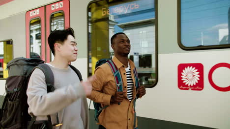 Friends-walking-at-the-train-station