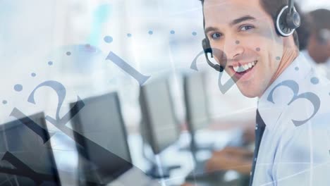 Mann-Arbeitet-Im-Callcenter