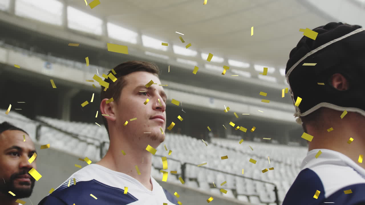 animación de confeti dorado cayendo sobre un equipo multiétnico de pie en una fila en un campo