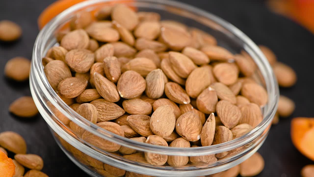 질이 벗겨진 아브리코스 어리가 회전하는 판에 (무로 을 수 있습니다)