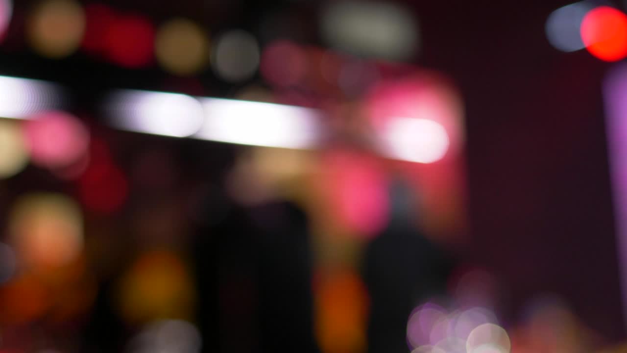 luces parpadeantes desenfocadas en el concierto, fondo abstracto