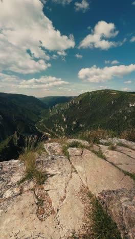 le point sublime plateau reveals a dramatic canyon beneath a vibrant sky.