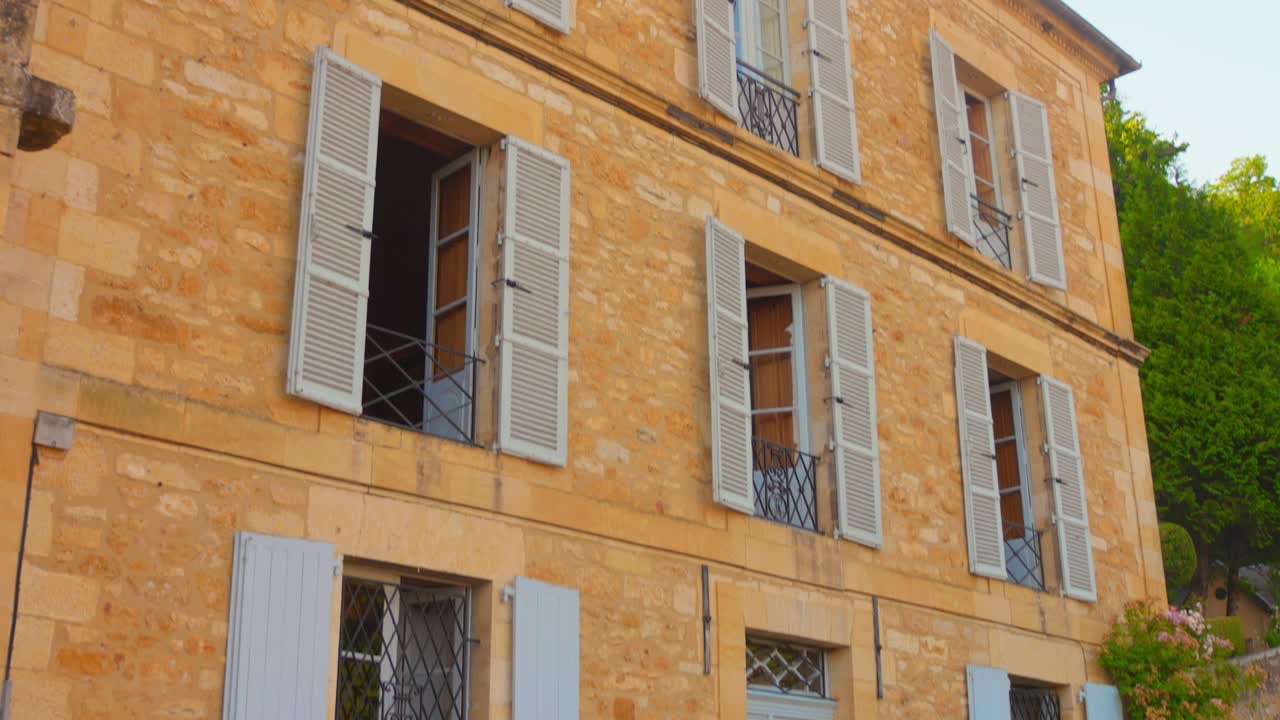 Exterior Of Houses In Beynac-et-Cazenac Village In France - Tilt Up Shot