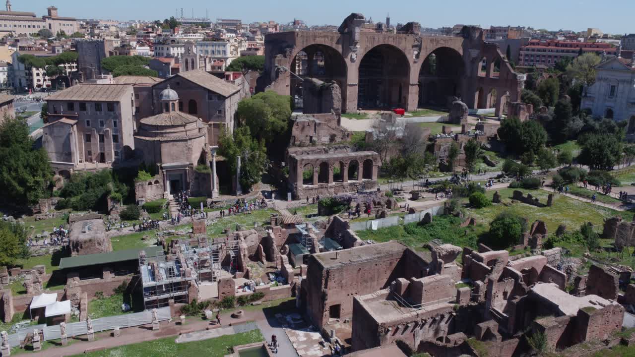 Pemandangan Udara Reruntuhan Forum Romawi Kuno dan Bukit Palatium di Roma