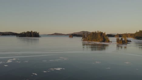 Vista-Del-Lago-Moosehead-Congelado-Al-Atardecer