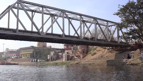 An-empty-indian-railway-bridge