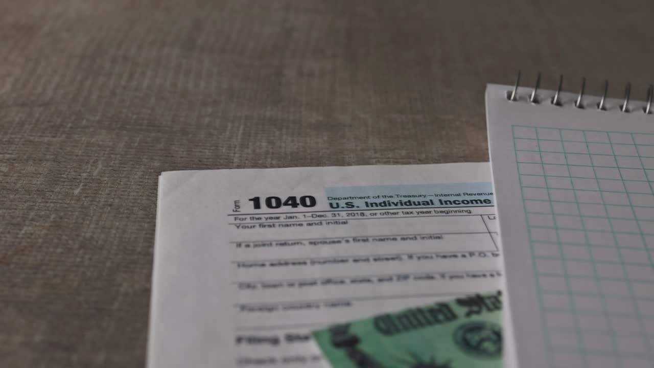 servicio de ingresos internos de estados unidos formulario 1040 de impuesto sobre la renta individual en el estímulo de revisión de impuestos económicos