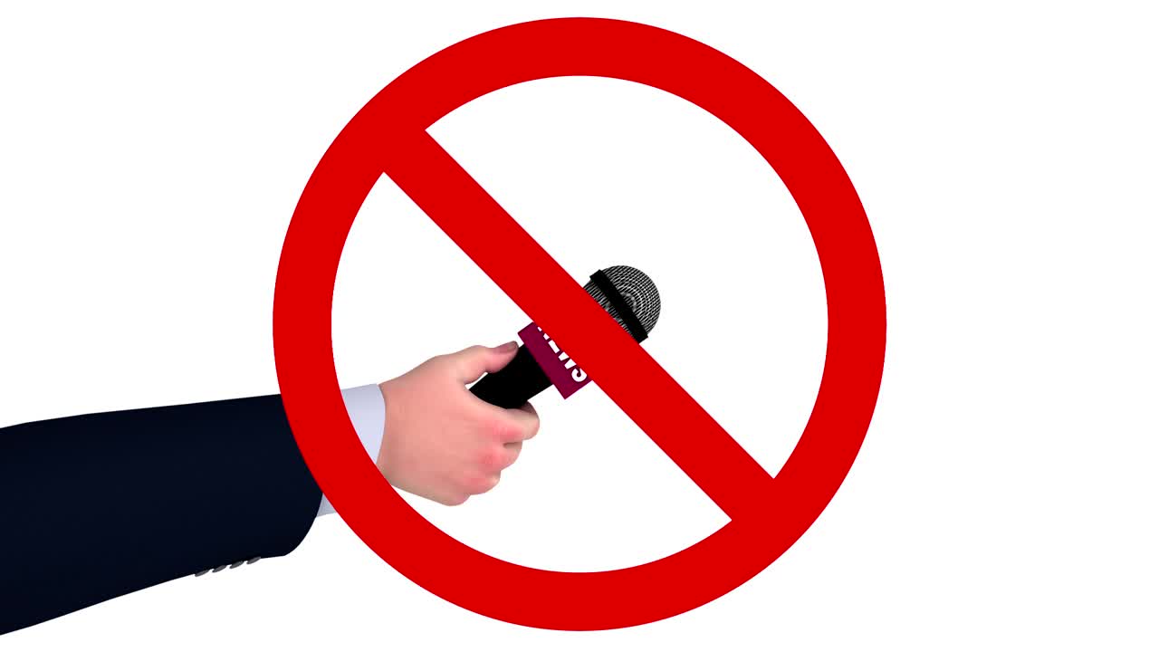 금지 표지판에 마이크를 든 손