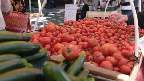 People-buying-fresh-tomatoes-at-campbell-farmers-market,-California