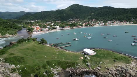 Imágenes-Aéreas-De-Ponta-Dos-Campanhas-Isla-Santa-Catarina-Brasil-Florianópolis-Armacao-Beach