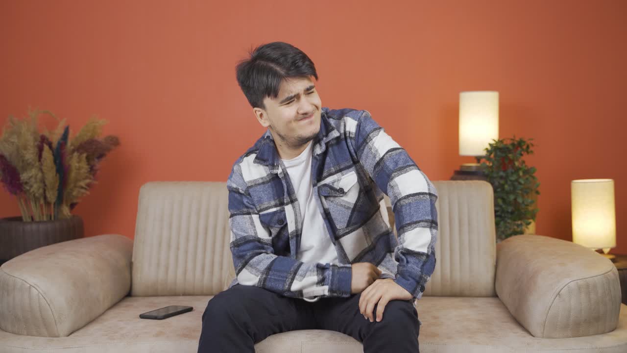 슬픈 남자가 울고 있어