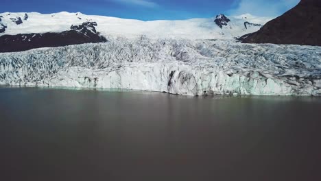 antena lenta acercándose al glaciar vatnajokull en fjallsarlon islandia sugiere el calentamiento global y el cambio climático 5