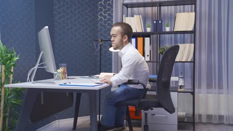 Disabled-midget-man-works-in-his-office.-He's-using-a-computer.