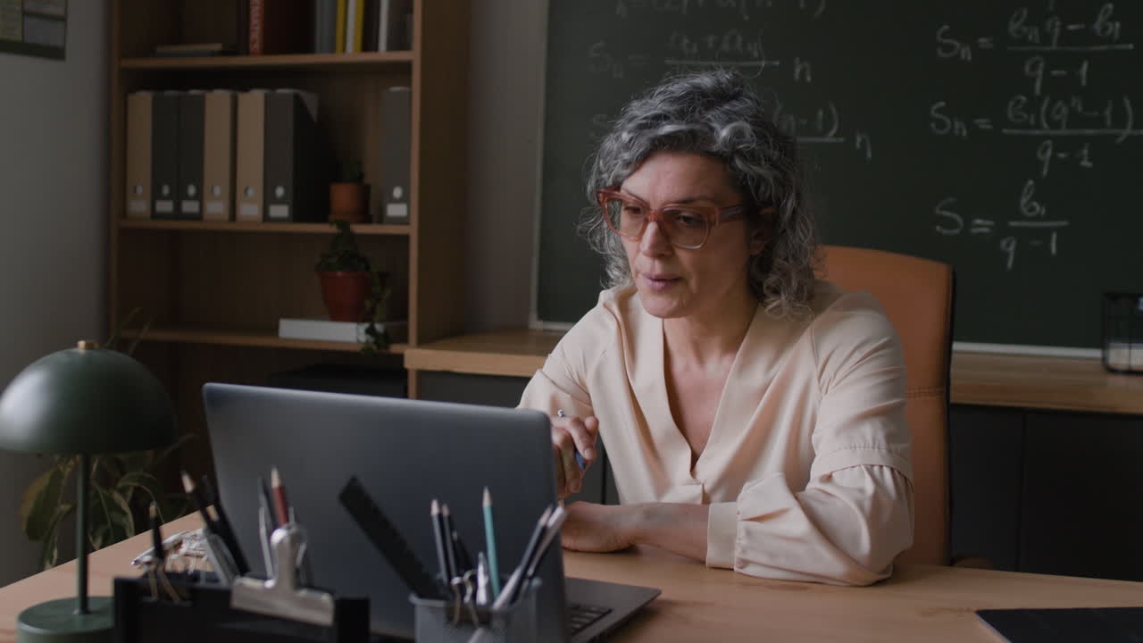 Teacher giving an online class