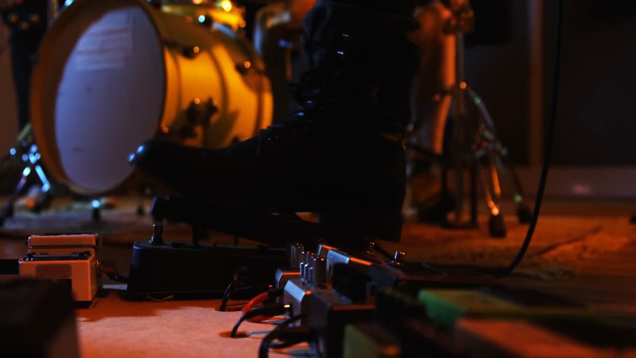 band che si esibisce in studio