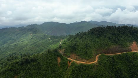 Desafiante-Construcción-De-Carreteras-En-El-Norte-De-Laos-Cerca-De-La-Frontera-Vietnamita,-Nuevas-Carreteras-Financiadas-Por-Chinos