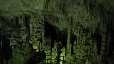 die höhle des zeus voller stalaktiten