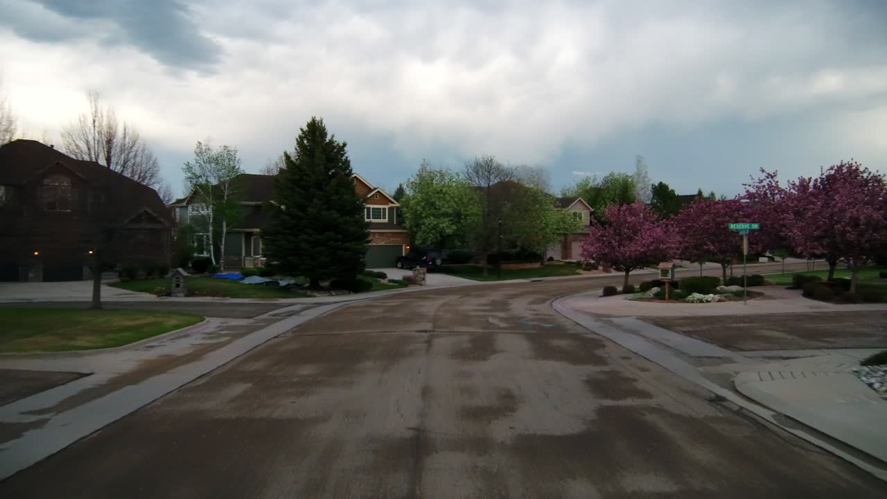 동쪽으로 여행하는 롱몬트 시티 스트리트