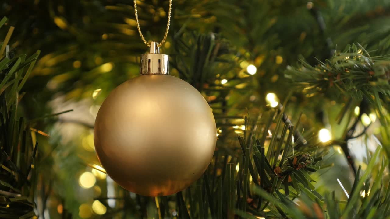 Adorno navideño color oro mate 4K