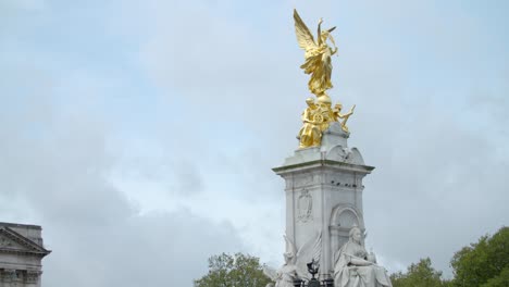 victoria memorial buckingham palace