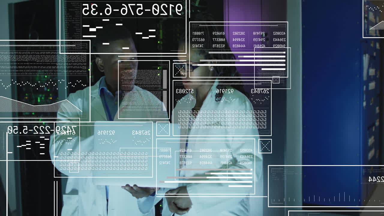 animación de procesamiento de datos sobre africano americano it hombre y mujer con portátil por servidores de computadora